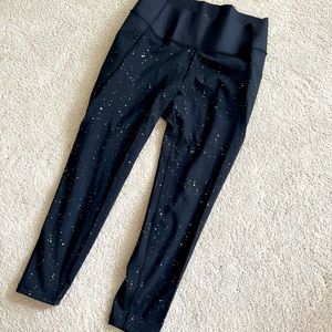 Gapfit Sculpt black high waisted with side pockets and metallic dots leggings